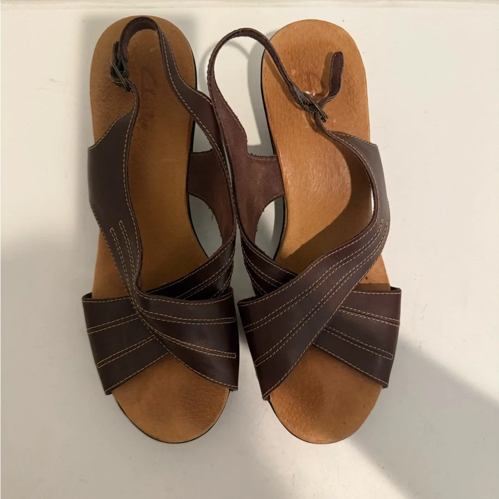 CLARKS Slingback Criss Cross Strap Dress Sandals Brown Leather Peep Toe Size 10